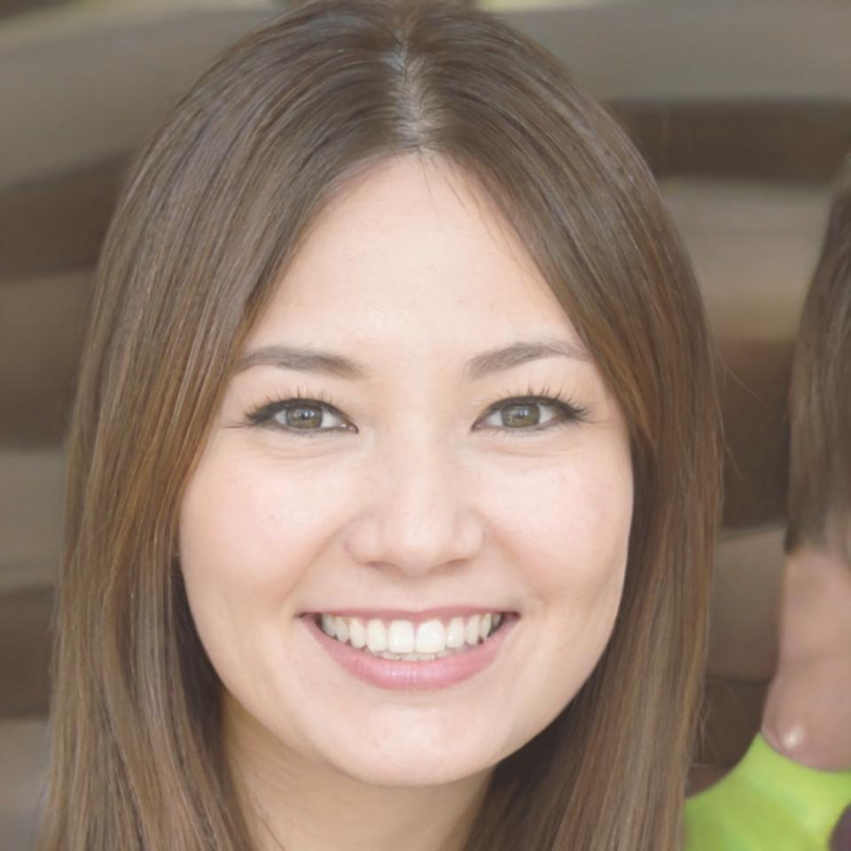 Sarah Chen, financial educator and community moderator